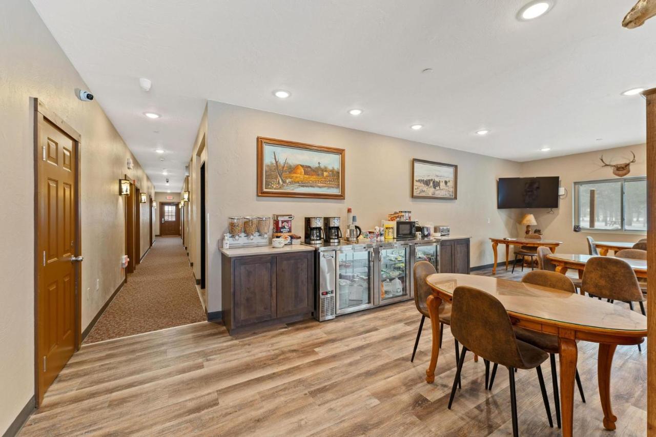 Wagon Wheel Hotel West Yellowstone Exterior foto
