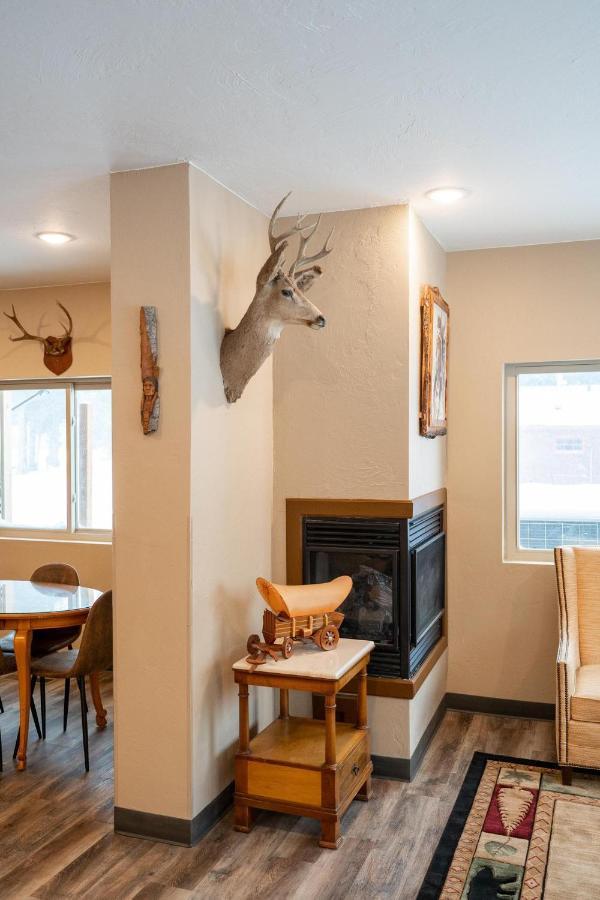 Wagon Wheel Hotel West Yellowstone Exterior foto