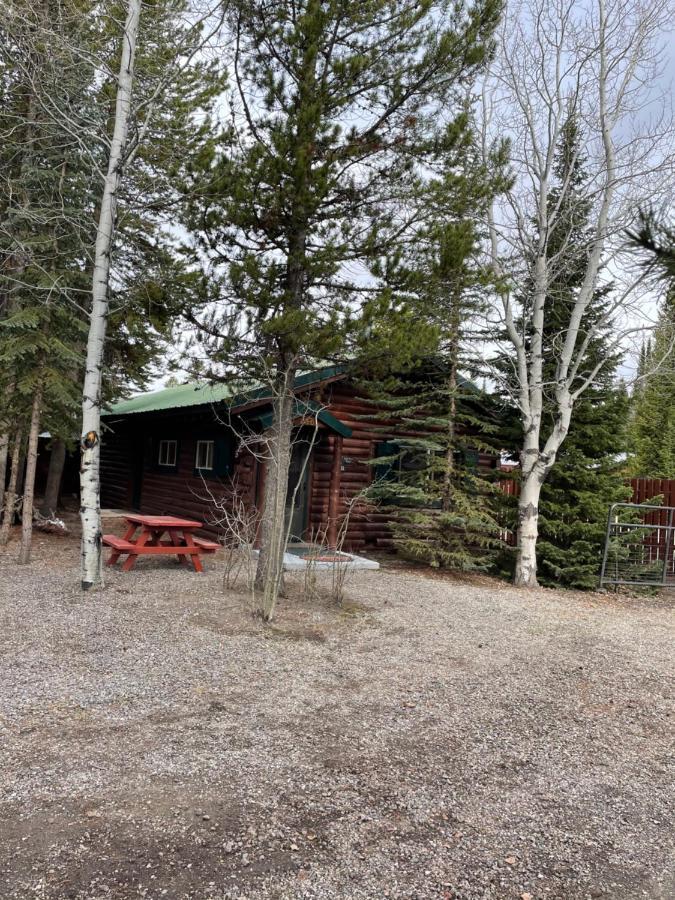 Wagon Wheel Hotel West Yellowstone Exterior foto