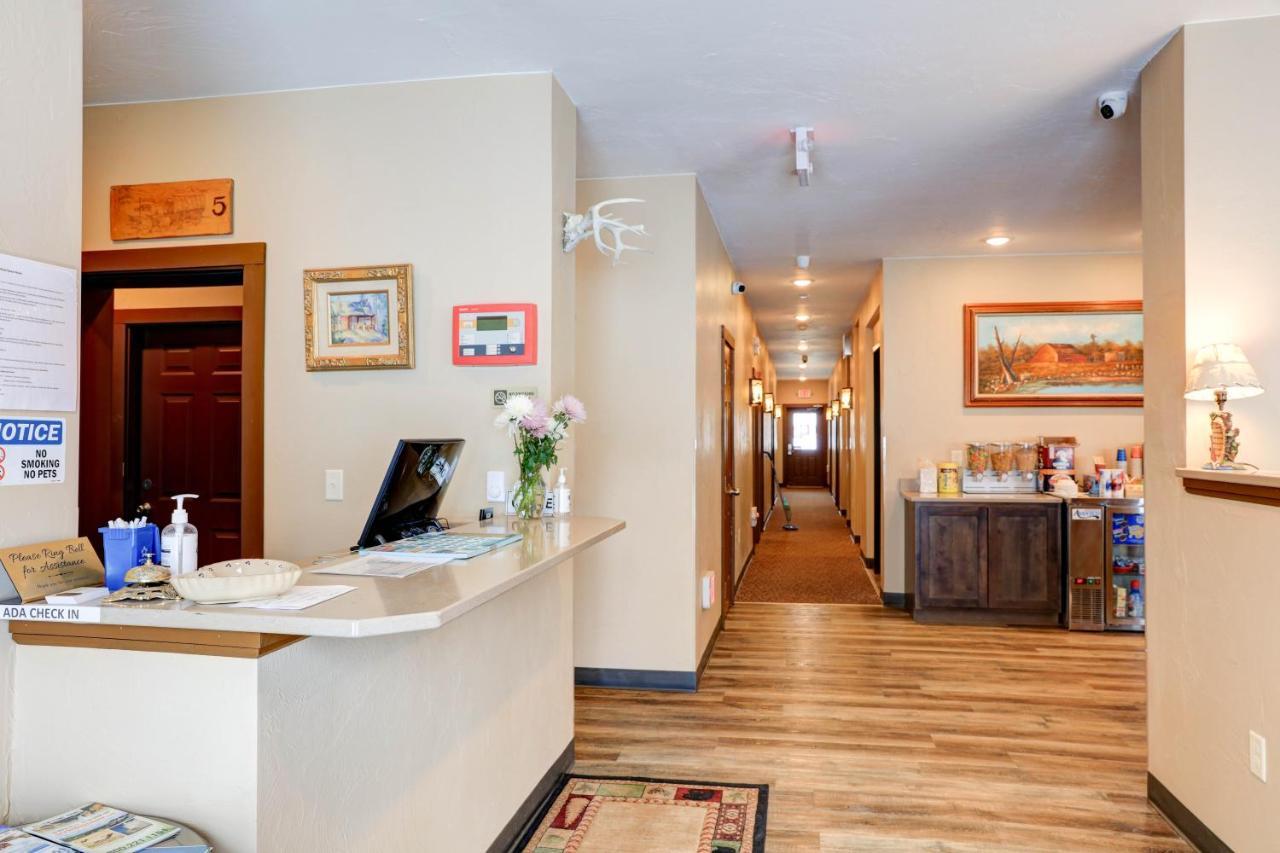 Wagon Wheel Hotel West Yellowstone Exterior foto
